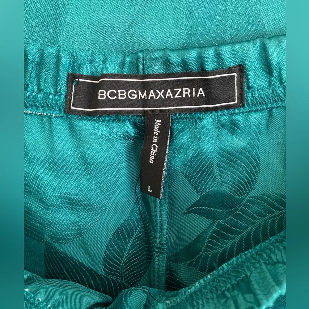 BCBGMAXAZRIA | NWT Women’s 2 Piece Leaf Jacquard Top & Short Set